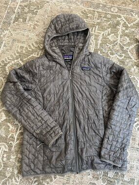 Women’s XL Patagonia Quilted Hooded Jacket in Gray